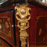 Commode galbée marqueterie de fleurs XVIIIème siècle