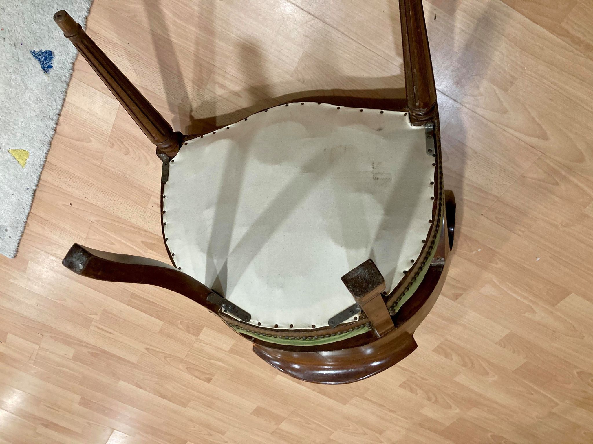 Velvet seated convertible-style chair