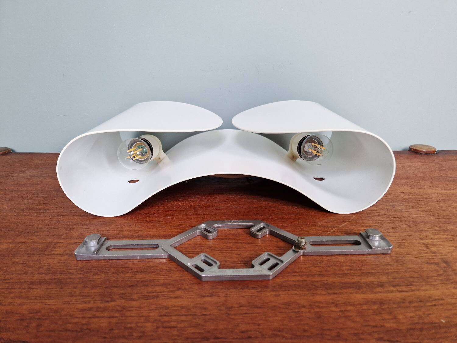 Flos wall light, Foglio model, design Tobia Scarpa, 1966