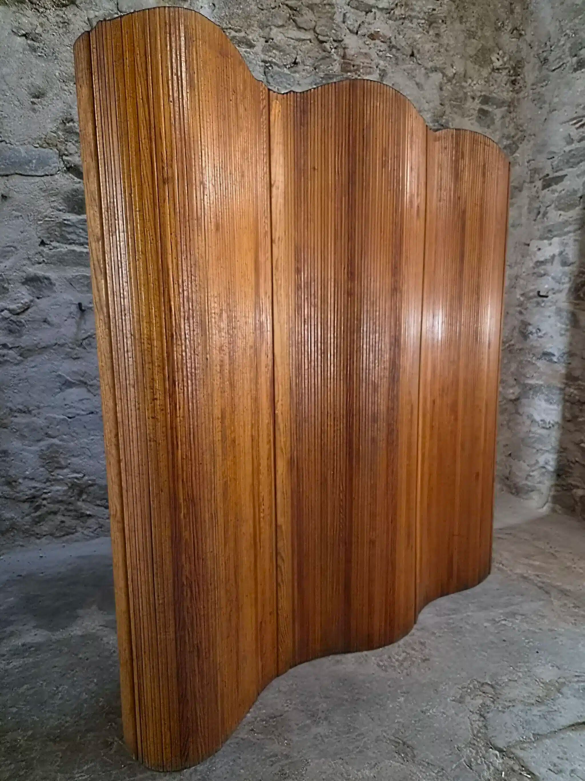 Large French folding screen in pine, room divider, 1950s, attributed to Baumann.
