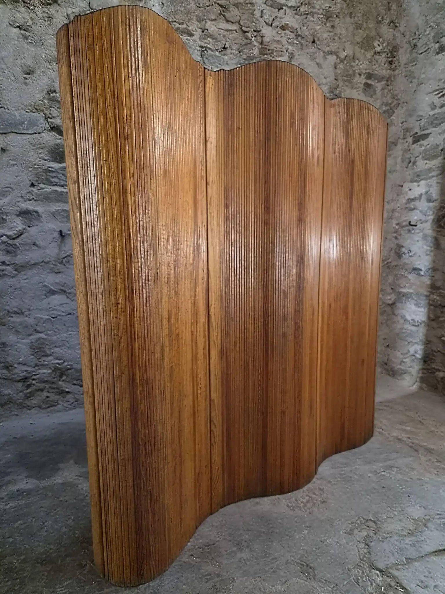 Large French folding screen in pine, room divider, 1950s, attributed to Baumann.
