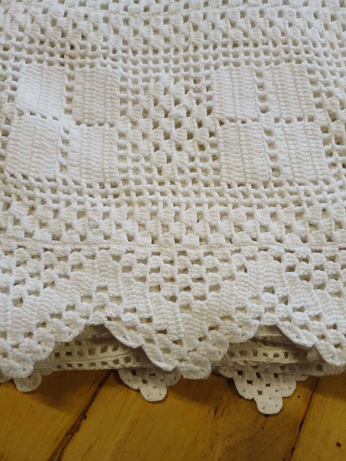 Dessus de lit / nappe / rideau ancien en crochet