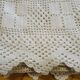 Dessus de lit / nappe / rideau ancien en crochet