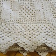 Dessus de lit / nappe / rideau ancien en crochet
