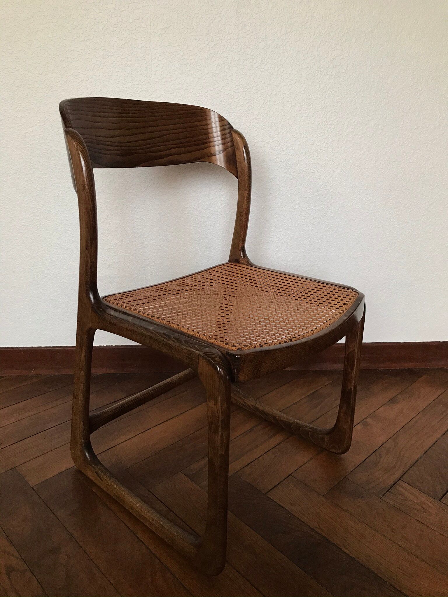 Series of 4 sleigh chairs in wicker, by Baumann