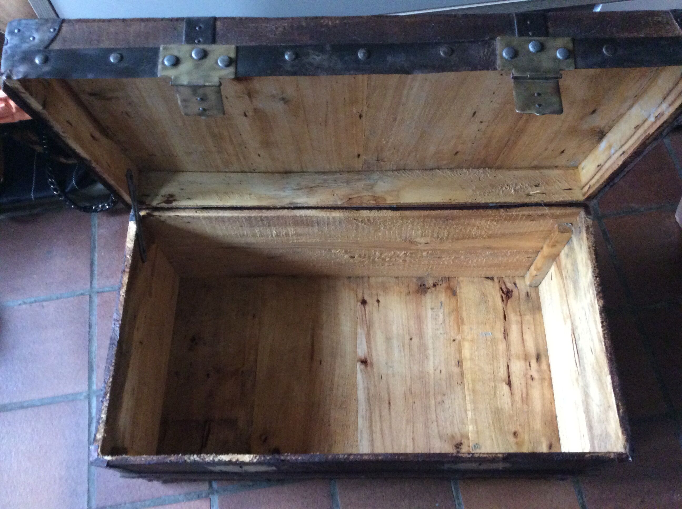 Travel trunk end 19 th century entirely renovated