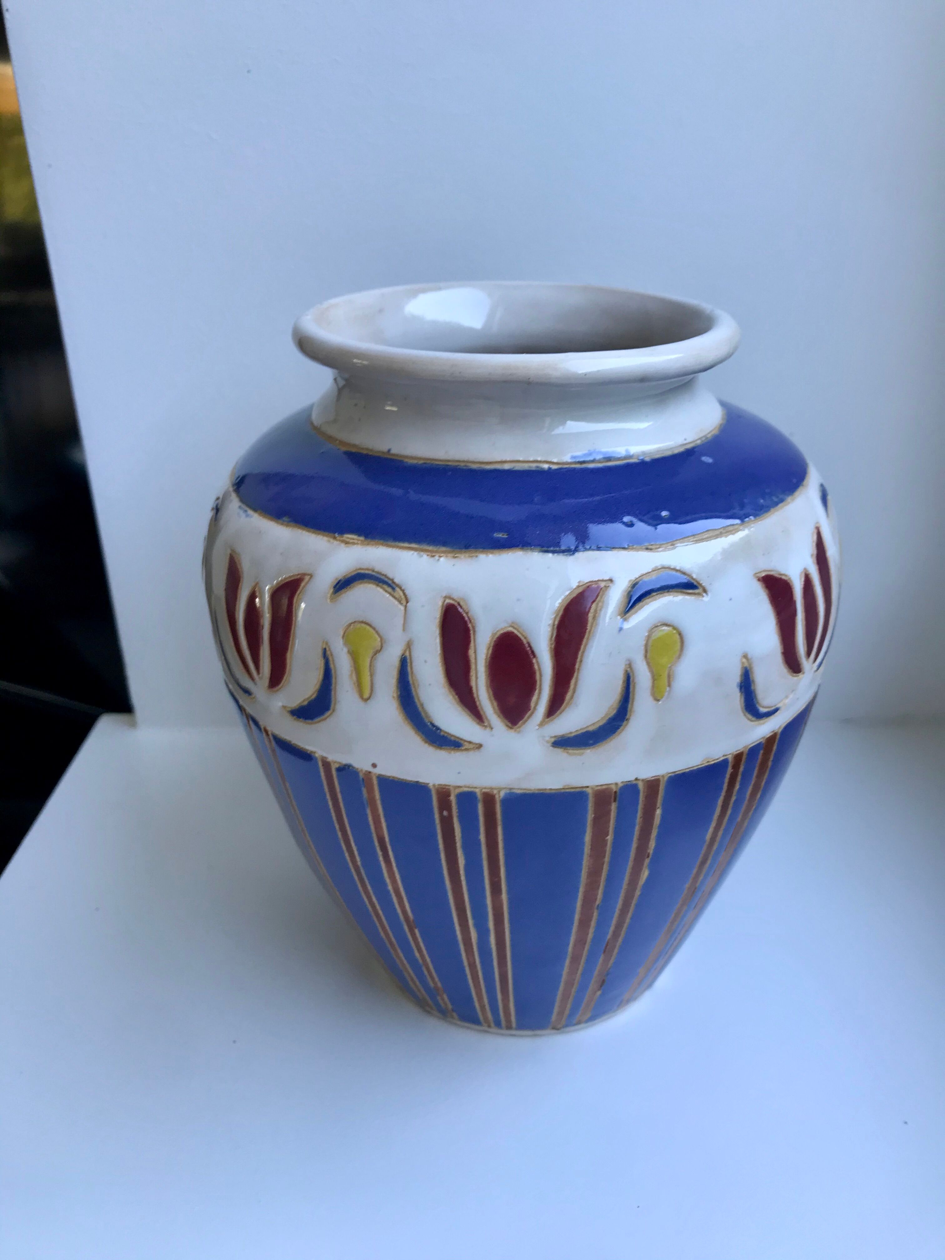 Vase en céramique peint et signé vintage