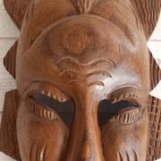 Masque tribal/ africain en bois
