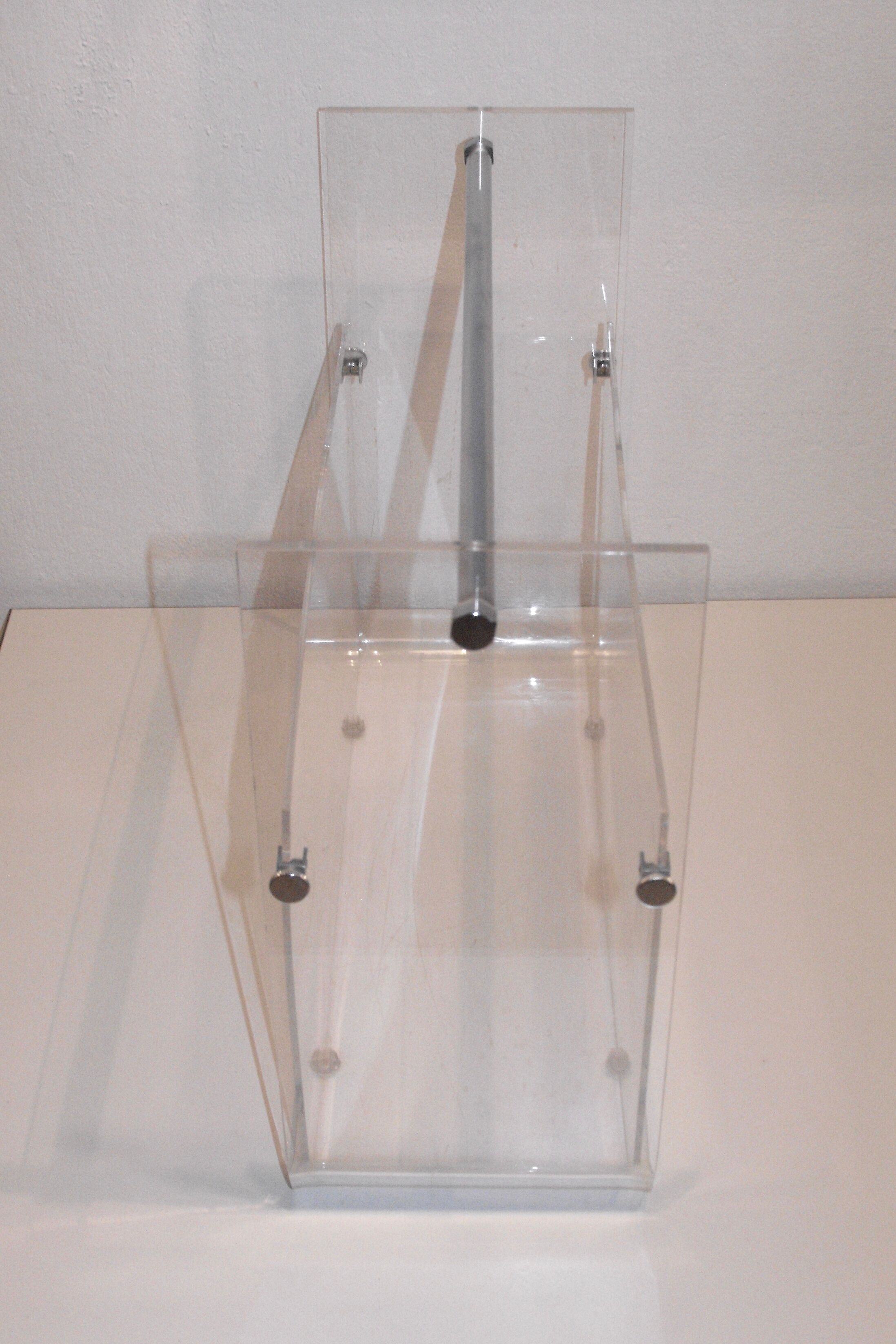 Porte revue en plexiglas de David Lange vintage
