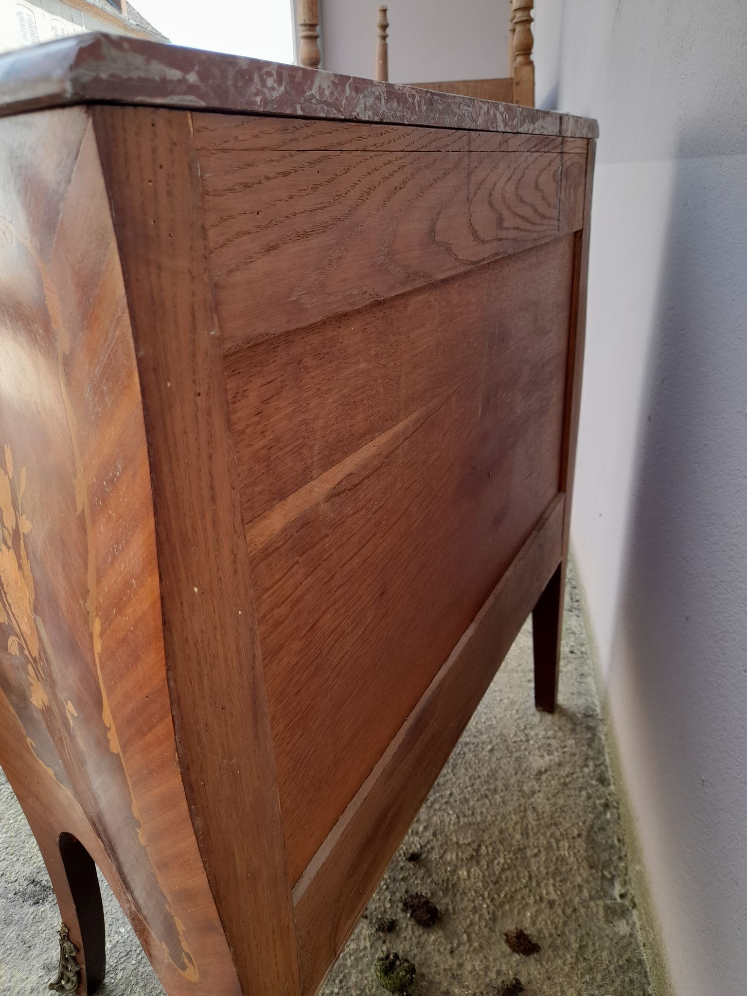 Louis xv style chest of drawers in rosewood marquetry