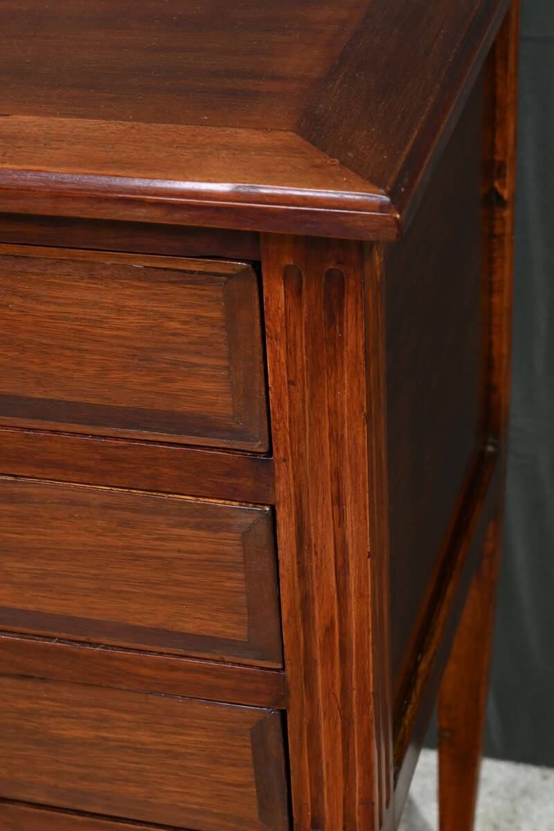 Mahogany chest of drawers, Louis XVI period – Late 18th century