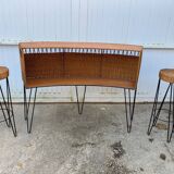Vintage 1950s bar counter with two rattan and metal stools