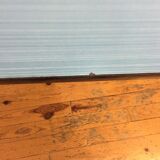 Table en formica bleu