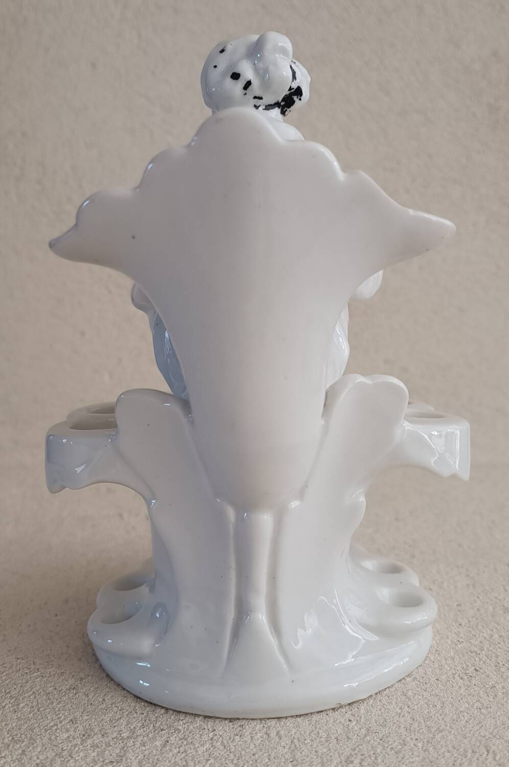 Porcelain pipe holder vase