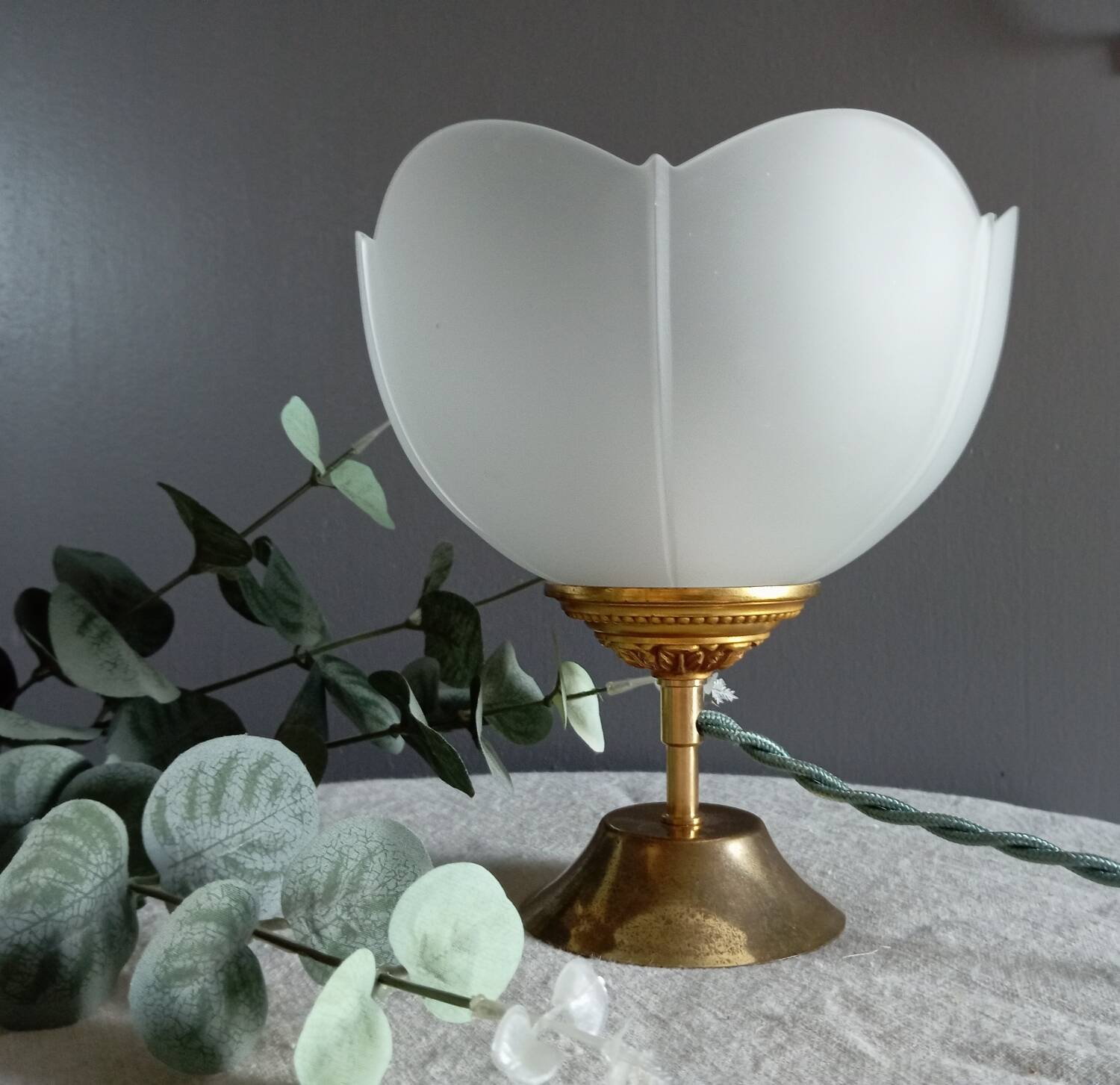 Art deco desk lamp white frosted corolla glass, gold base
