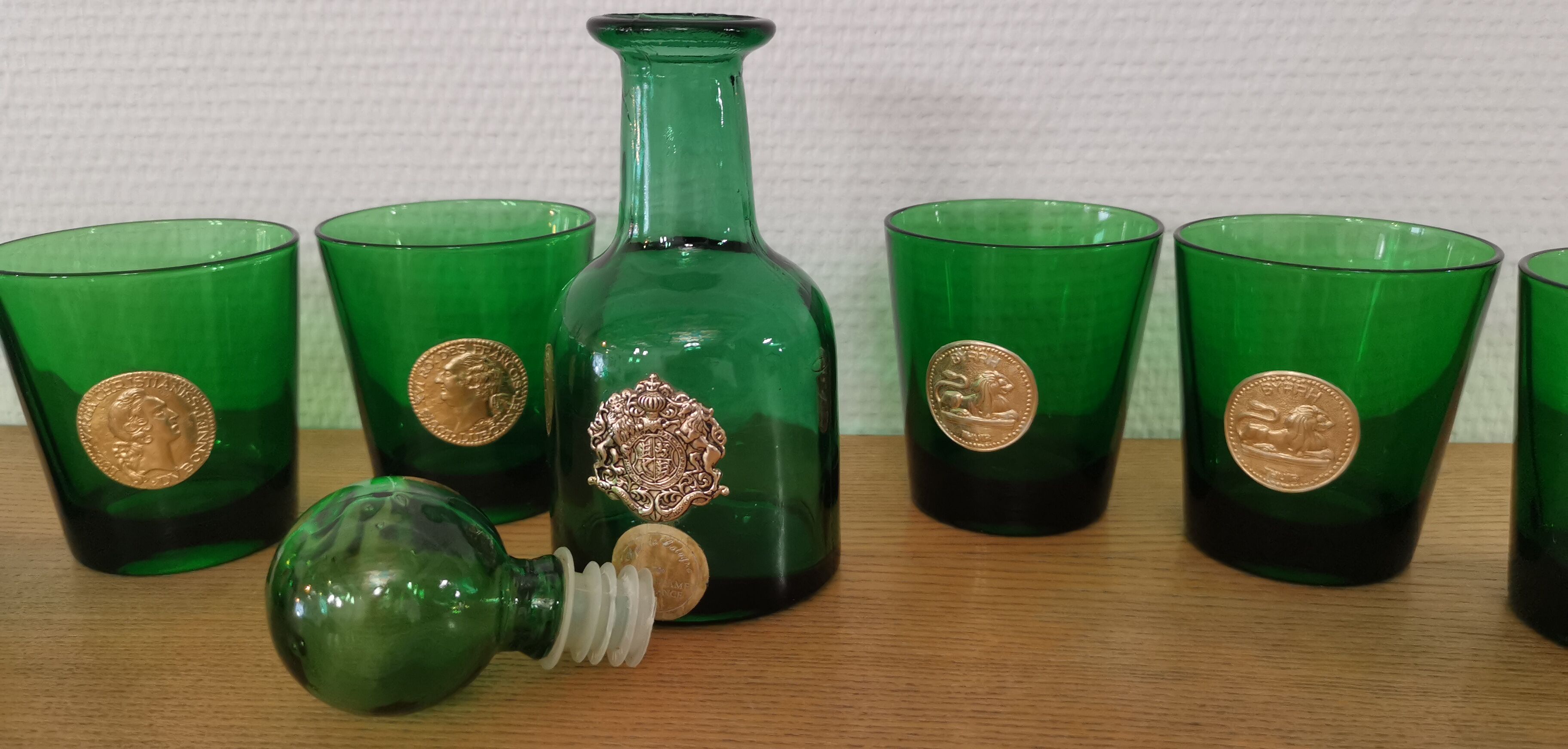 Set of 8 Dubonnet water glasses, vintage Louis d'or piece and bottle