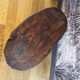 Table basse brutaliste en bois massif