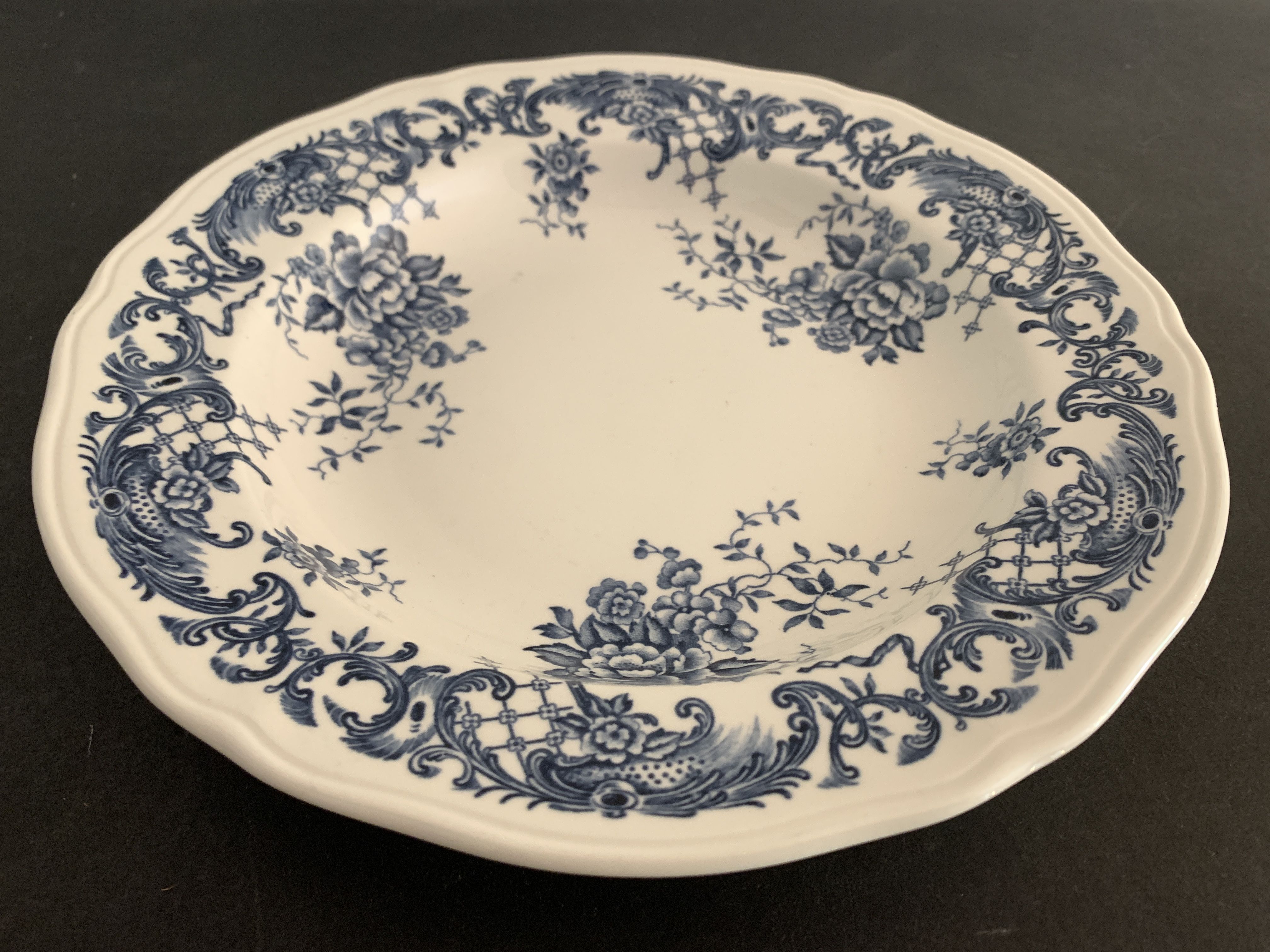 8 hollow plates Villeroy and Boch, Valeria model in vitro porcelain