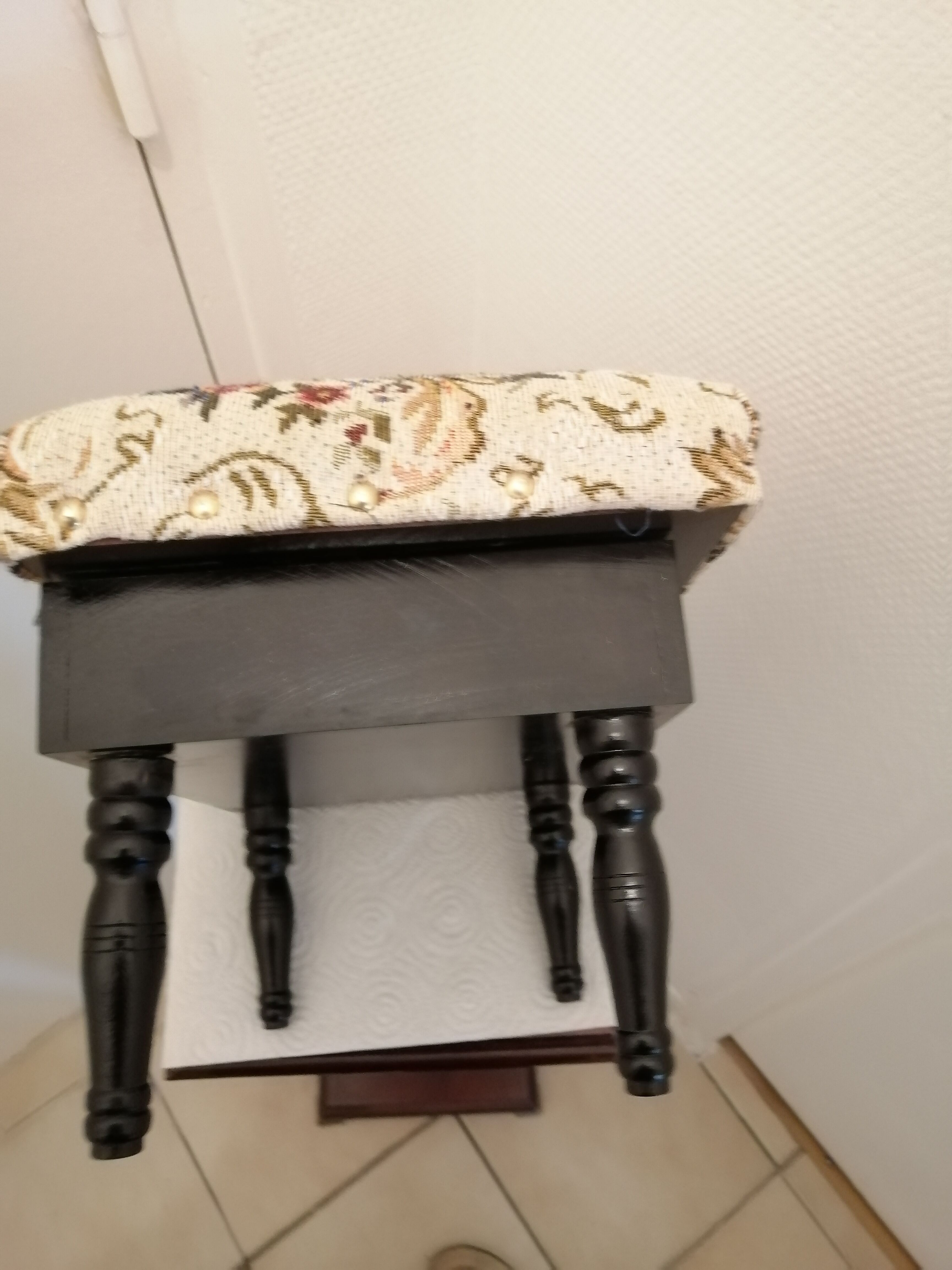 Repose pierd ancien avec coffre de rengement