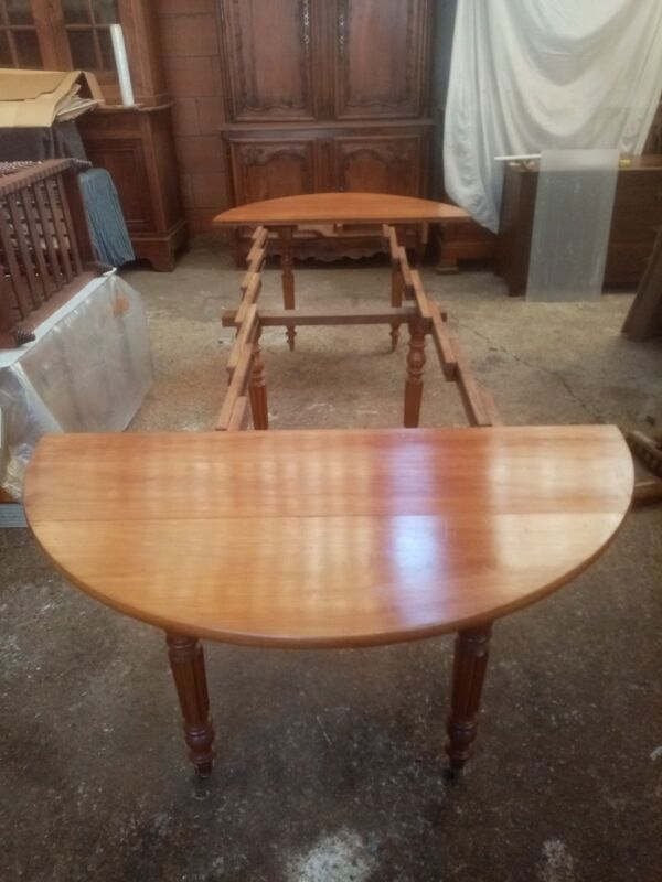 Table ronde six pieds en merisier d'époque fin XIX