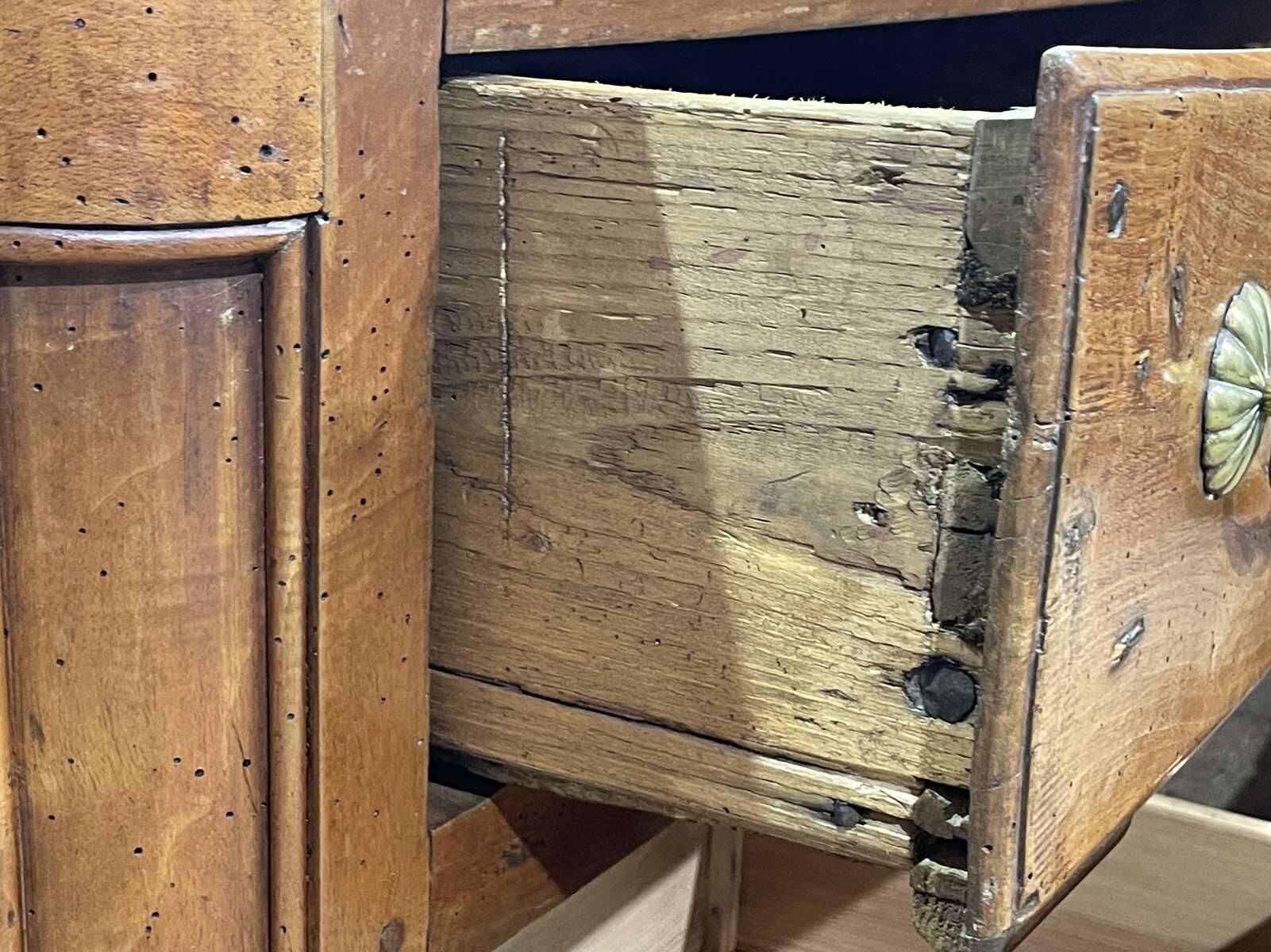 18th-century chest of drawers in walnut and fir