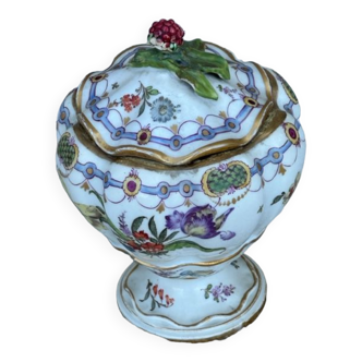 Pot couvert en porcelaine