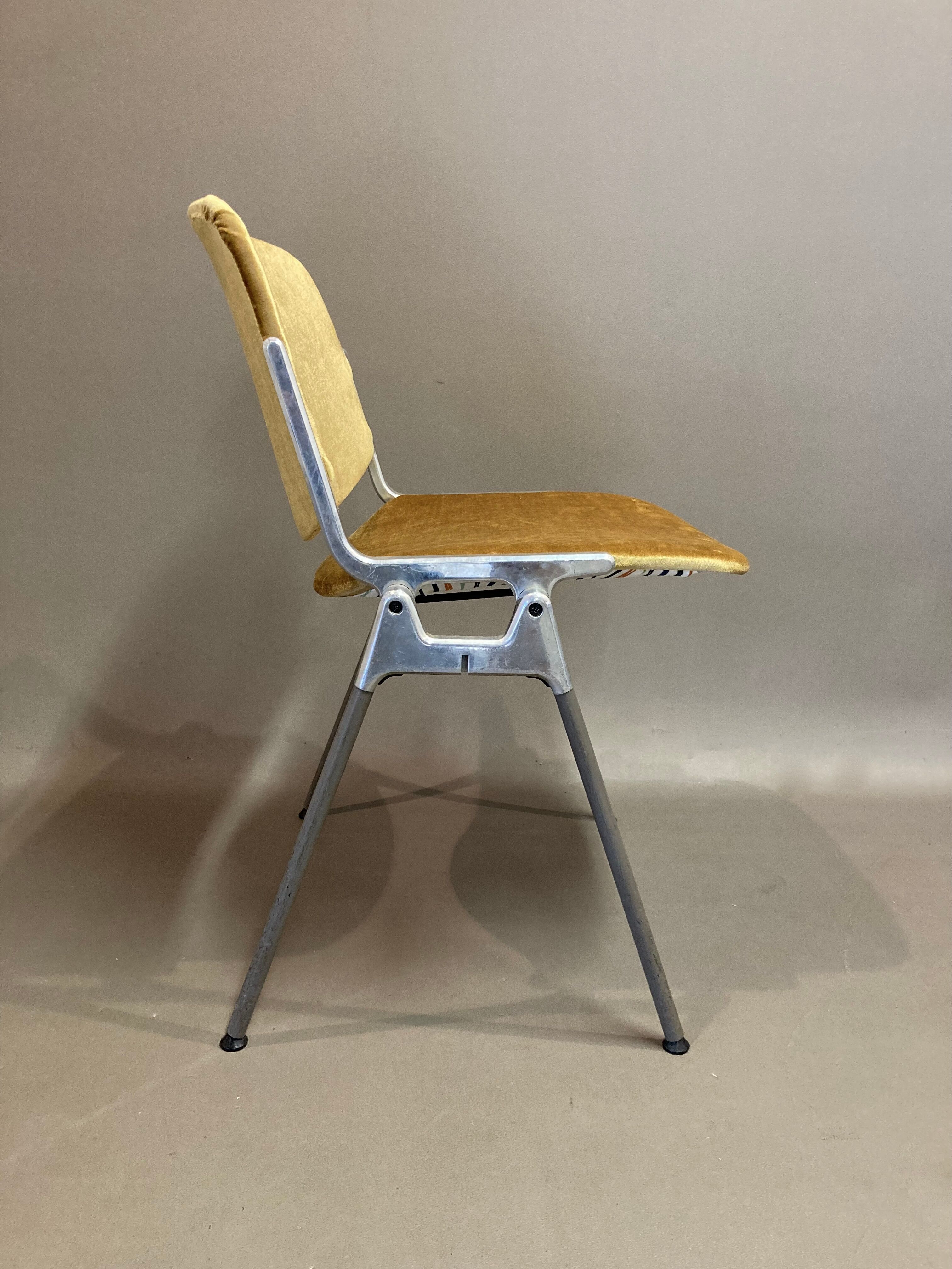 Suite of 4 chairs by Giancarlo Piretti