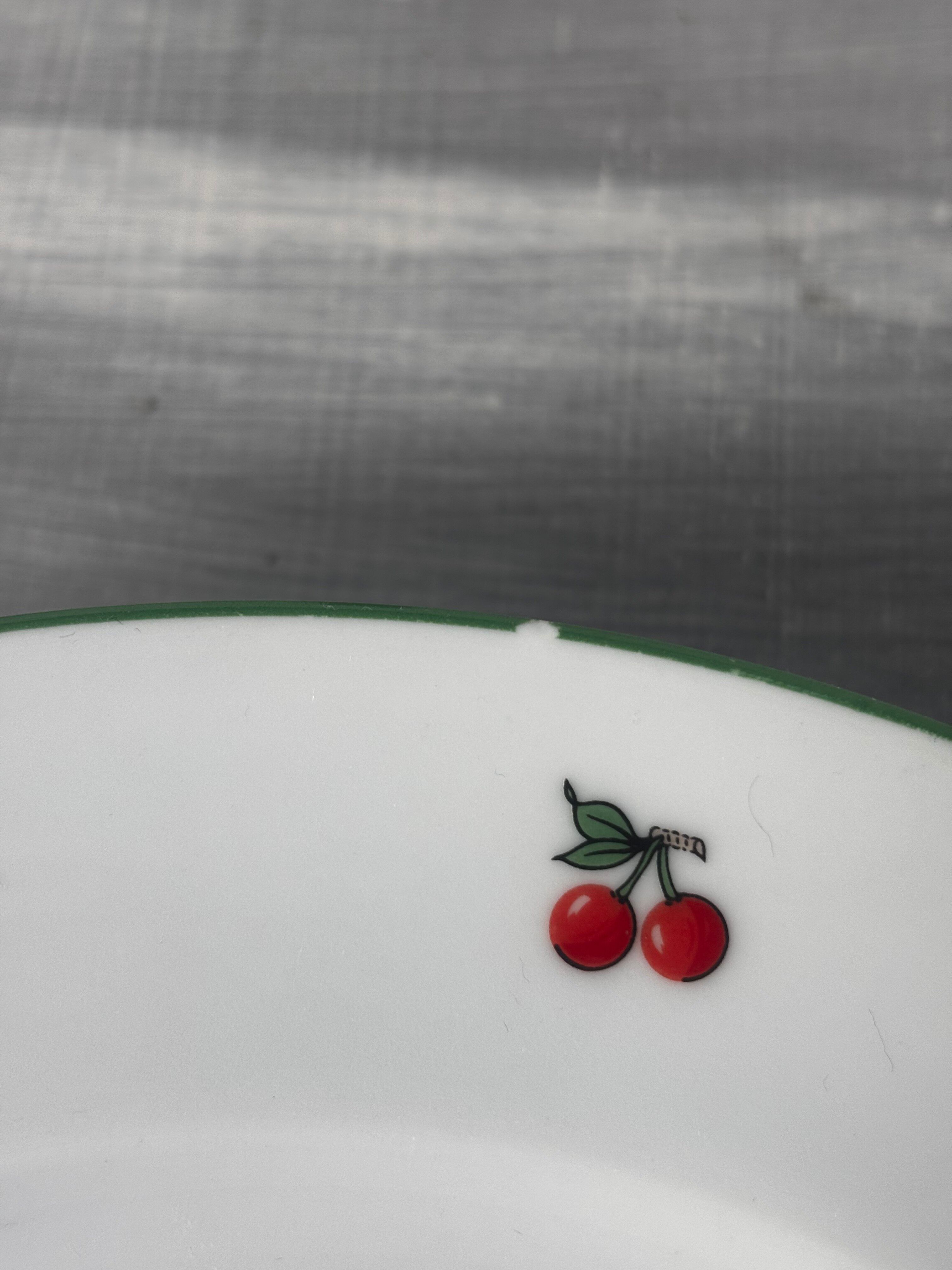 Set of 7 flat plates in porcelain Tables & Colours cherries