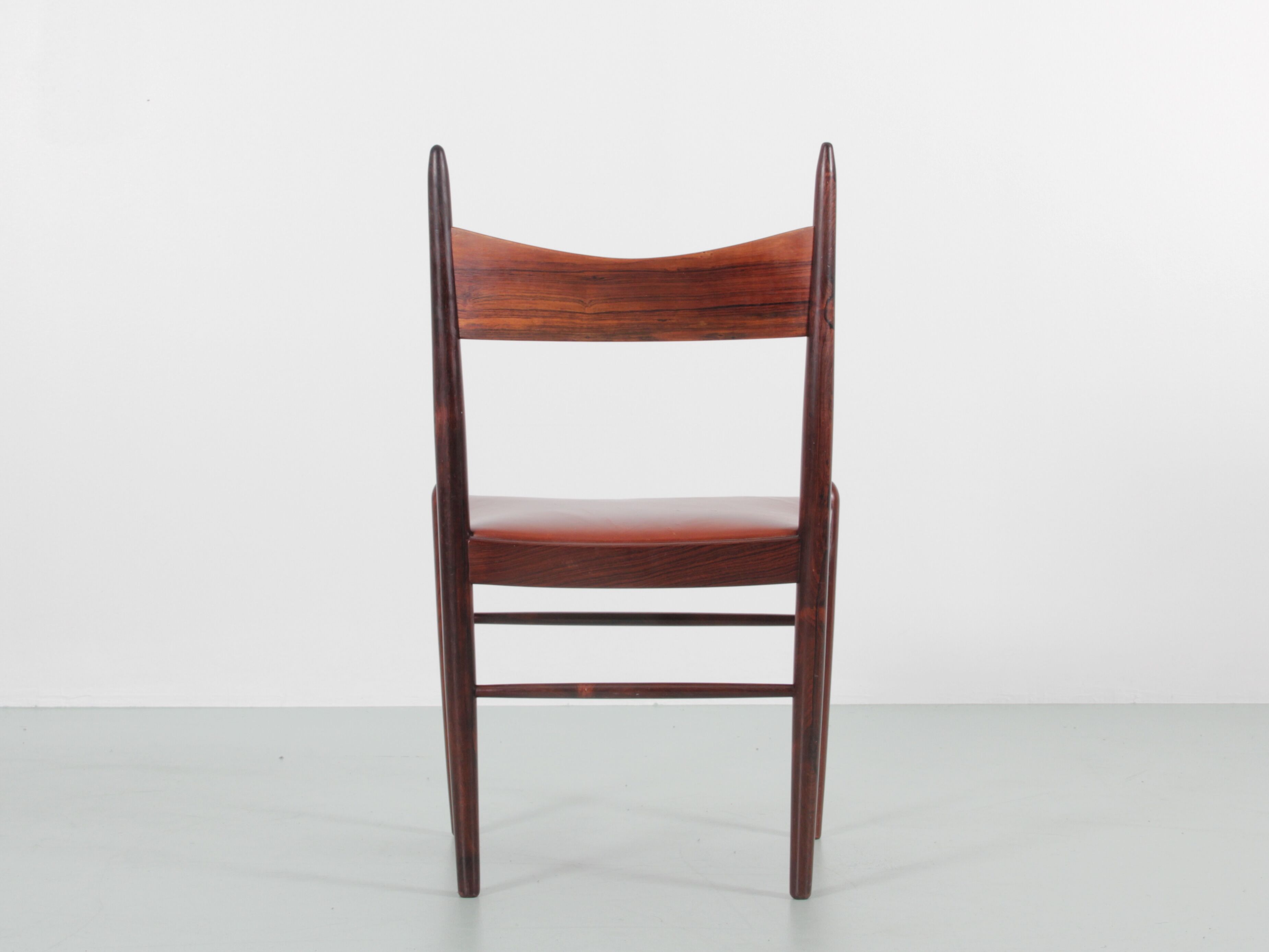 Suite of 4 Scandinavian chairs in Rio rosewood
