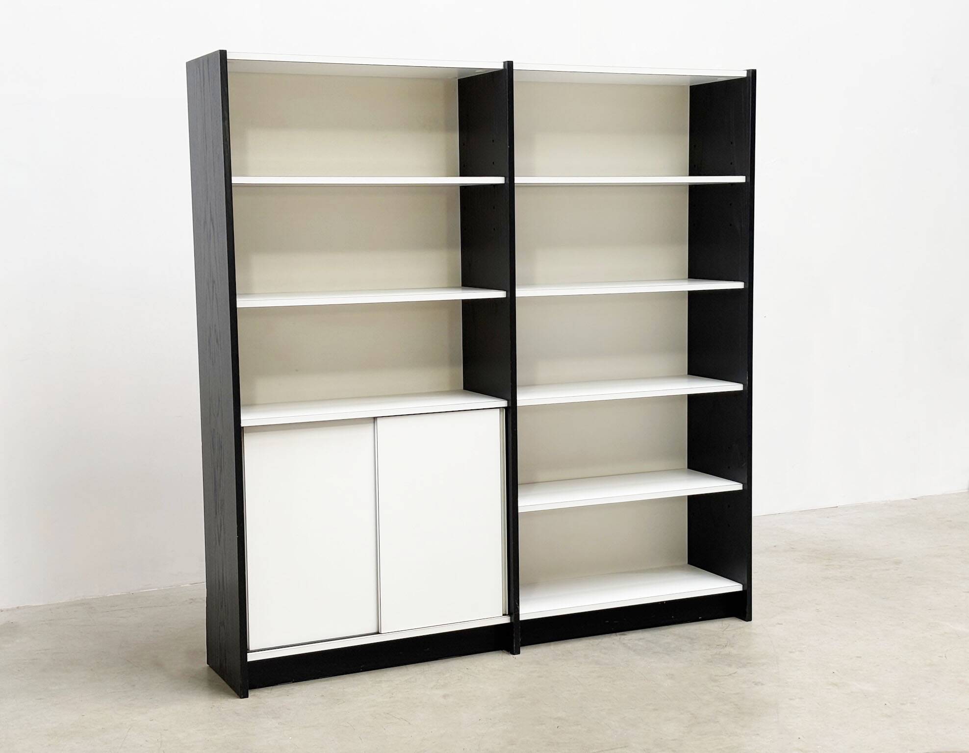 Martin Visser WW72 bookcase for 't Spectrum