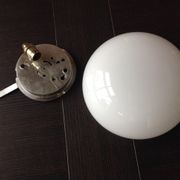 Plafonnier demi lune en opaline blanche vintage années 60-70