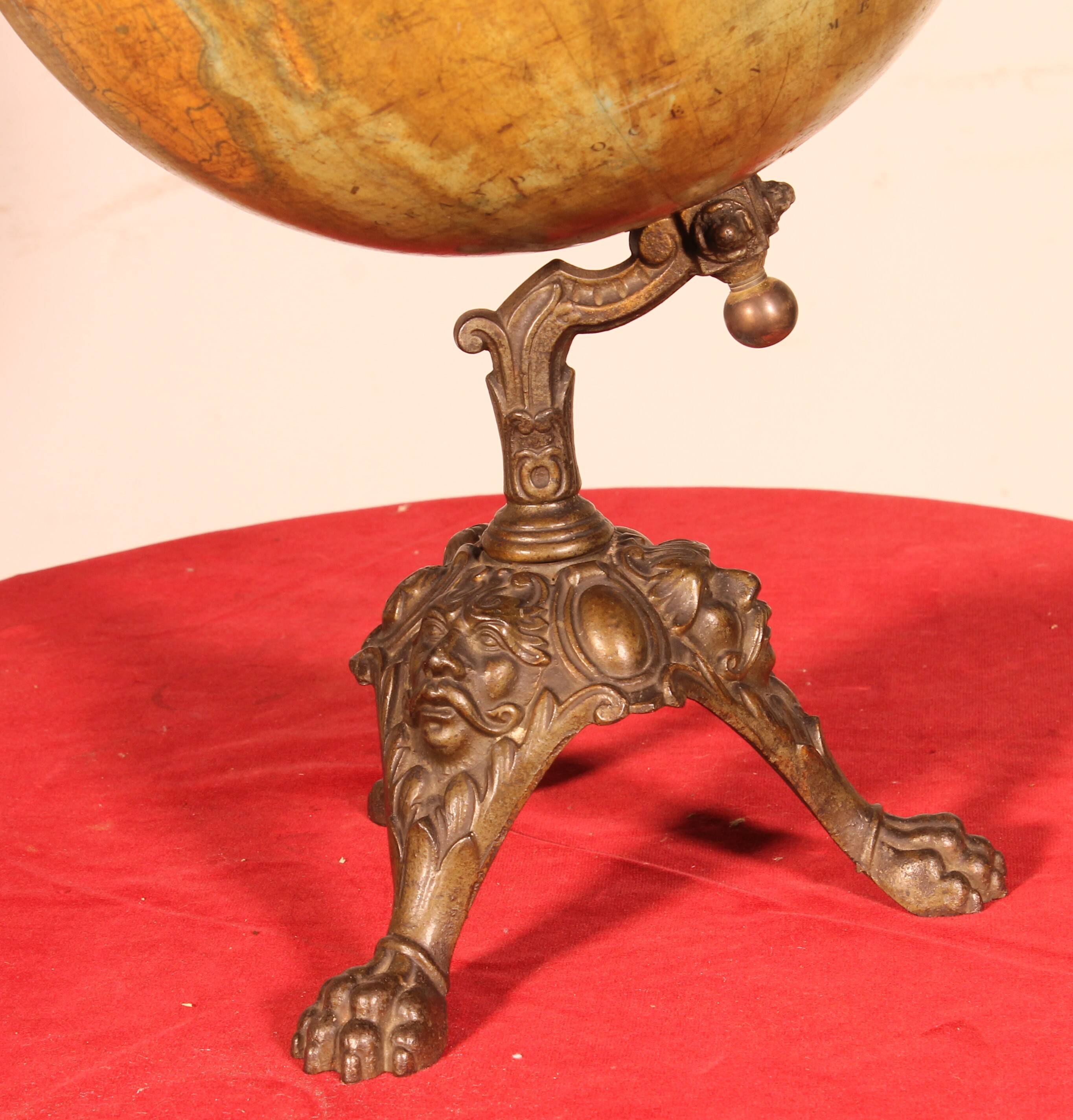 Globe terreste par Lebègue - 19° siècle