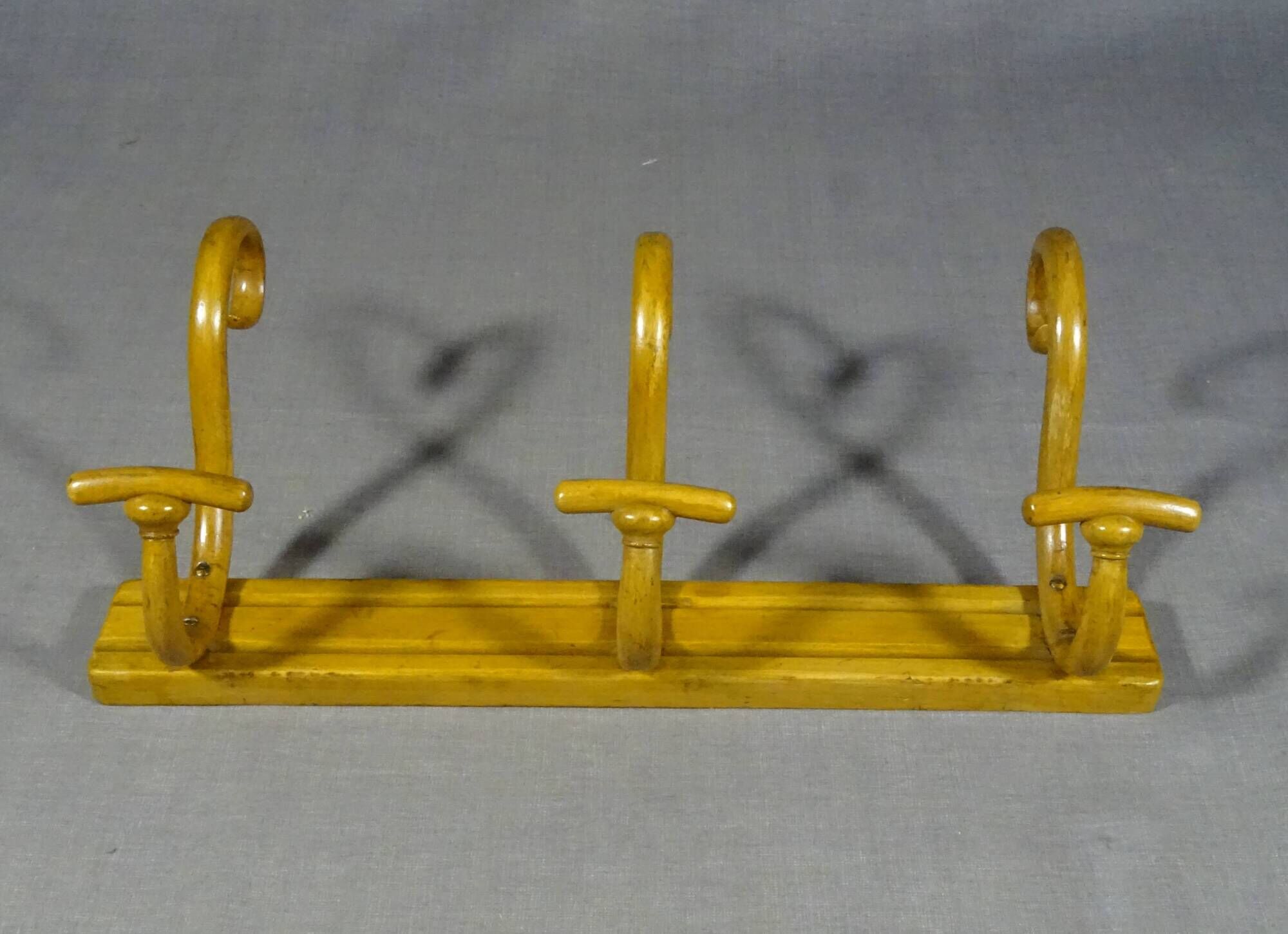 Wall coat rack Curved wood-Thonet with 3 hooks-1910 -