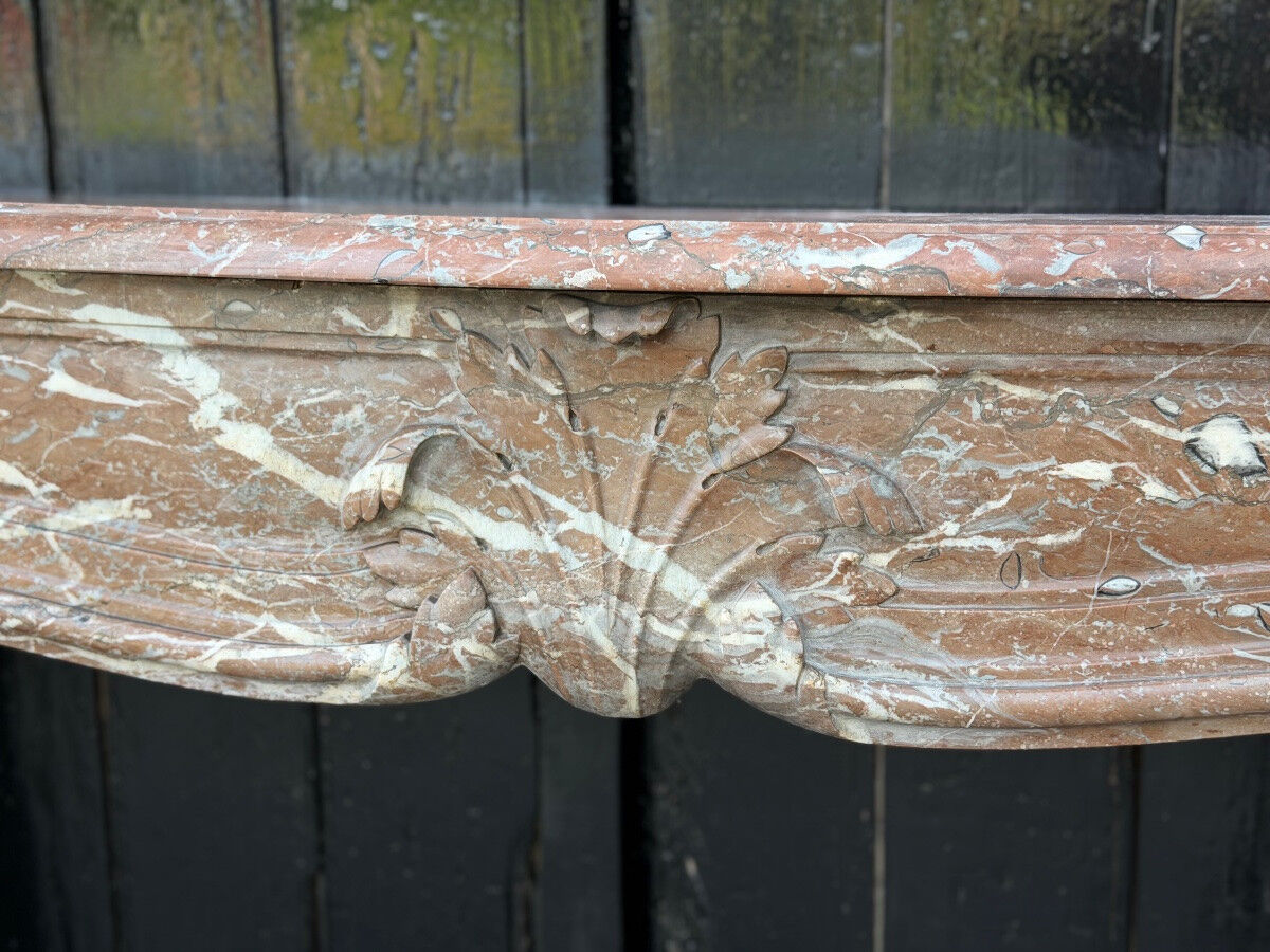 Louis XV fireplace in Rance marble from the 18th century
