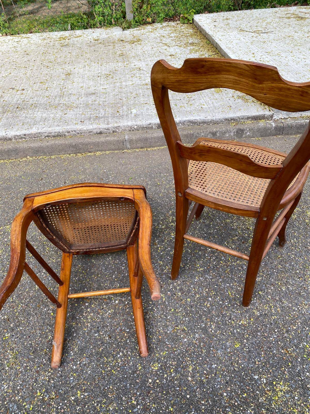 2 Louis Philippe caned chairs from the 19th century in solid wood.
