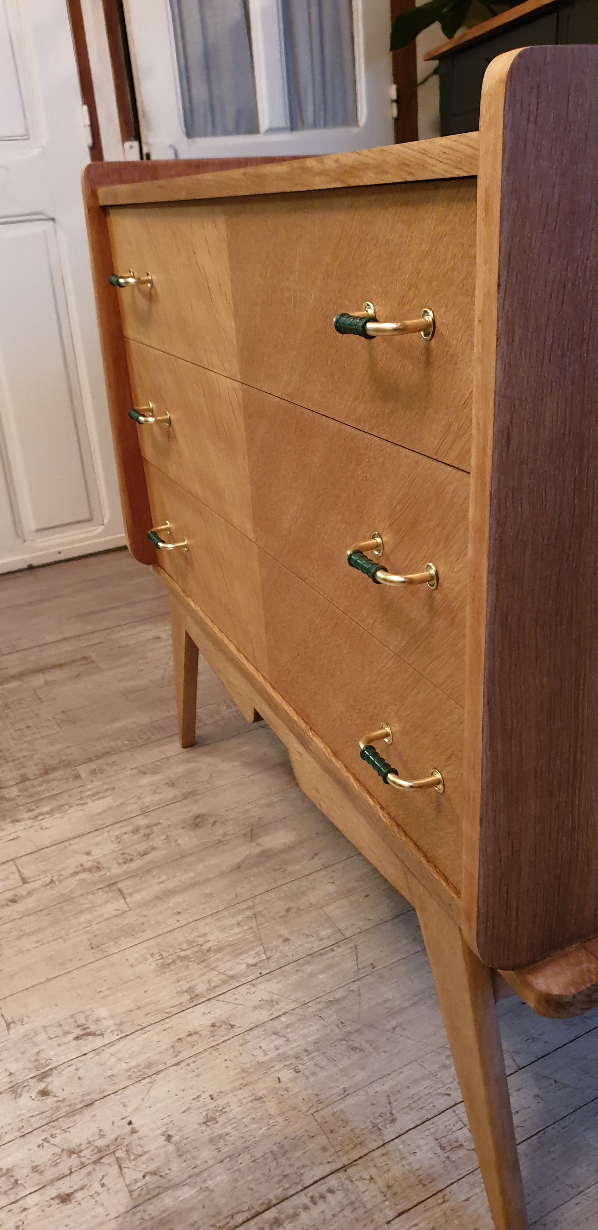 Chest of drawer compass feet