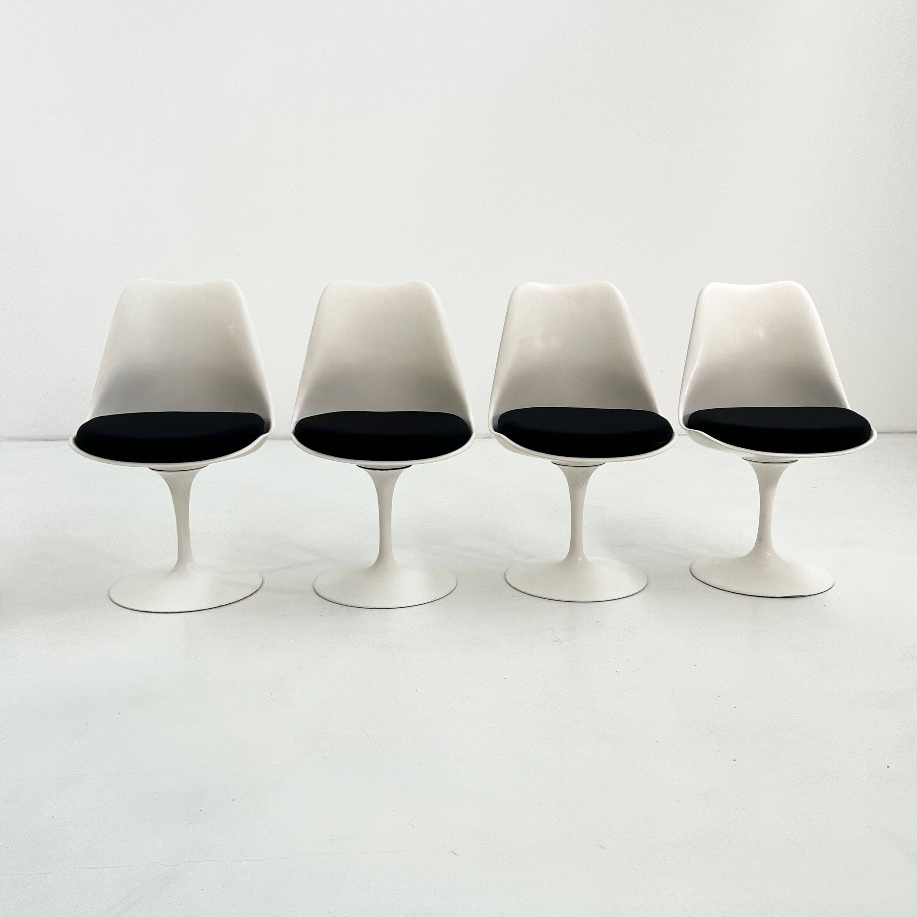 Set of 4 Tulip swivel chairs by Eero Saarinen for Knoll, 1960