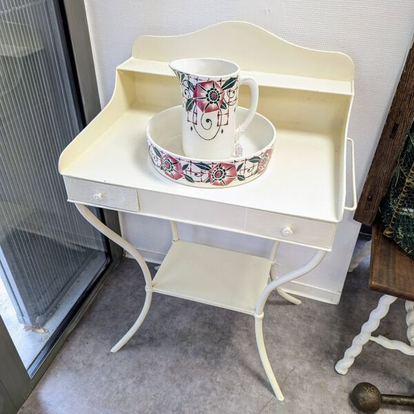 Ancienne table de toilette