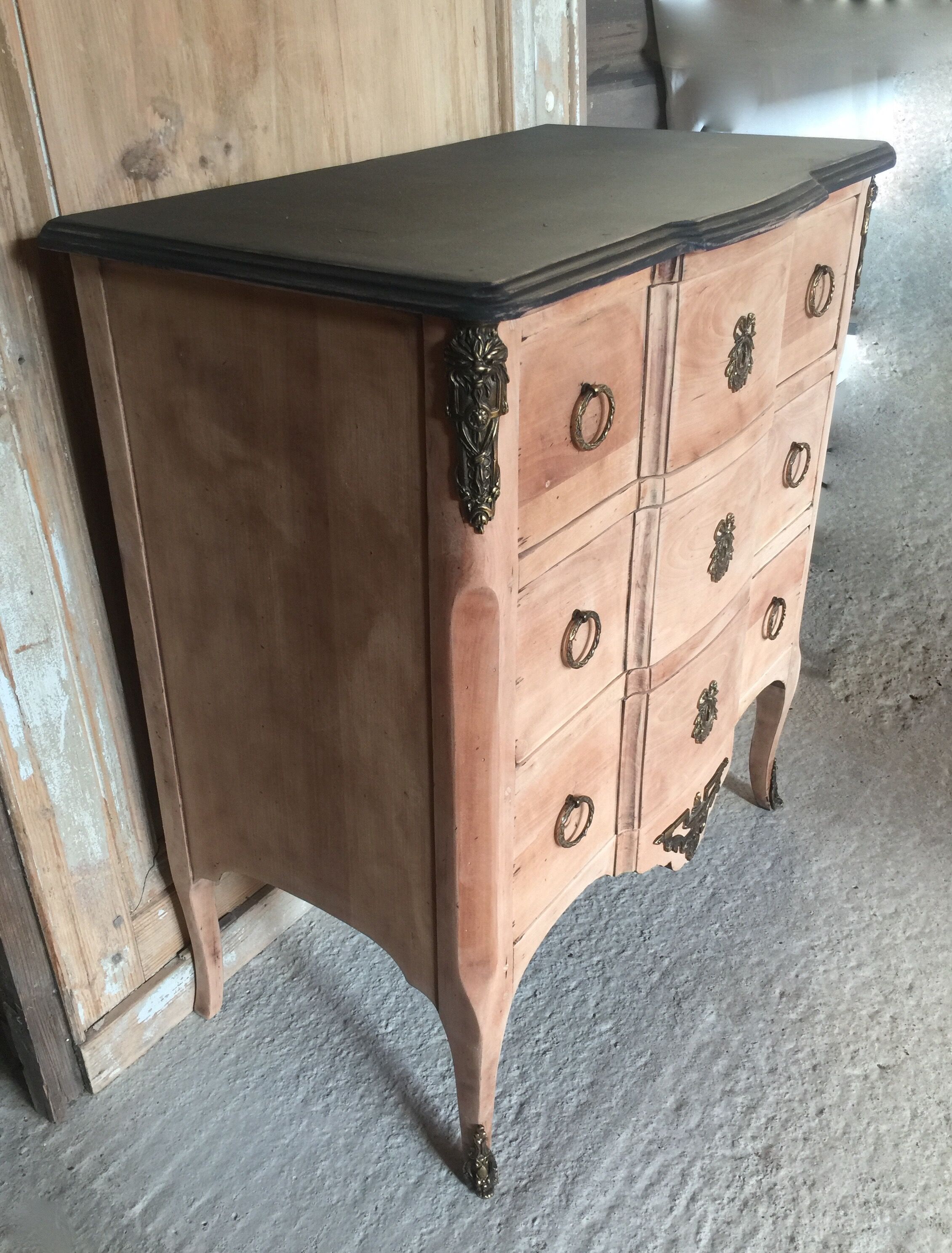 Chest of drawers