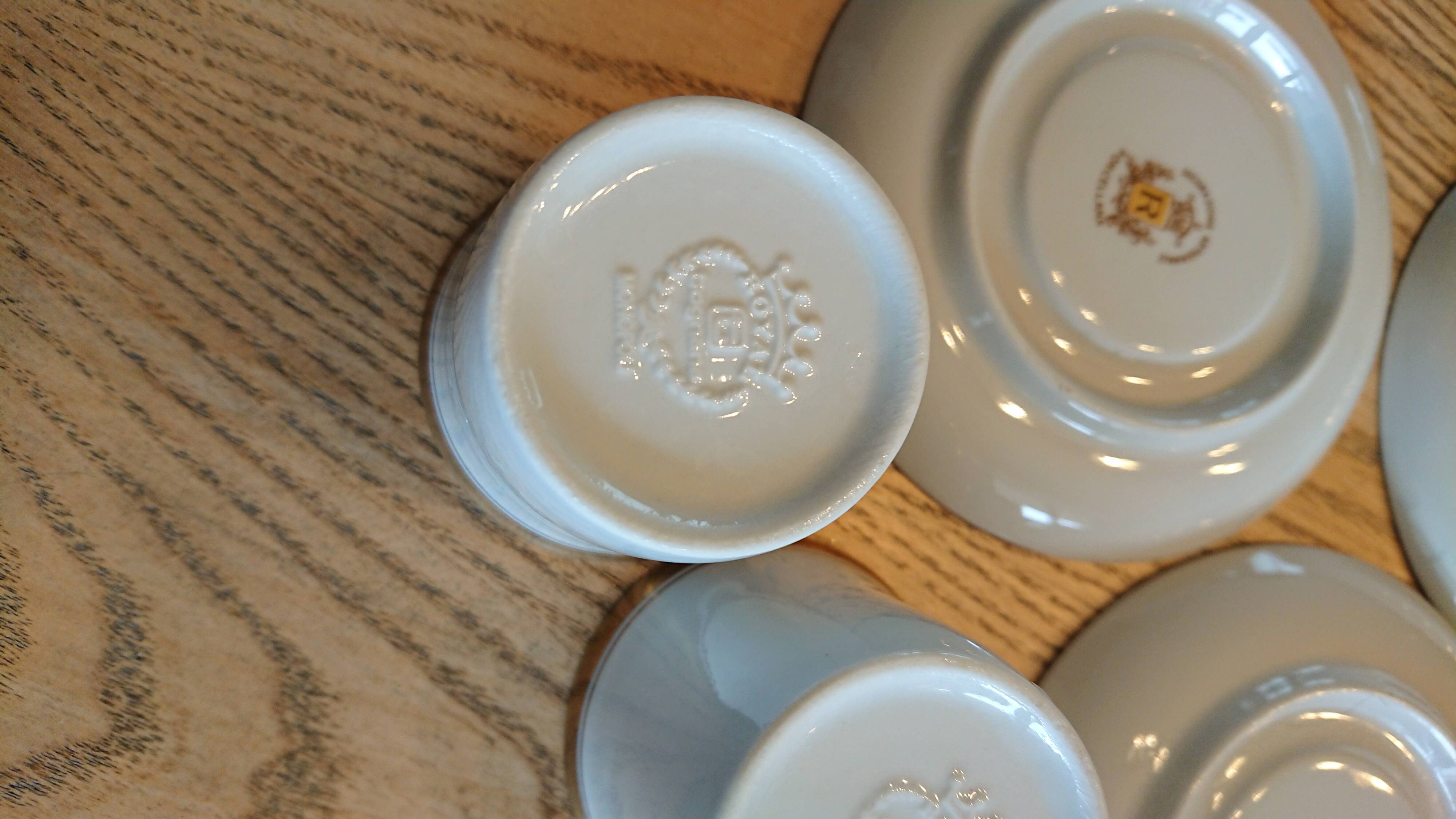 Gold pattern porcelain coffee cups