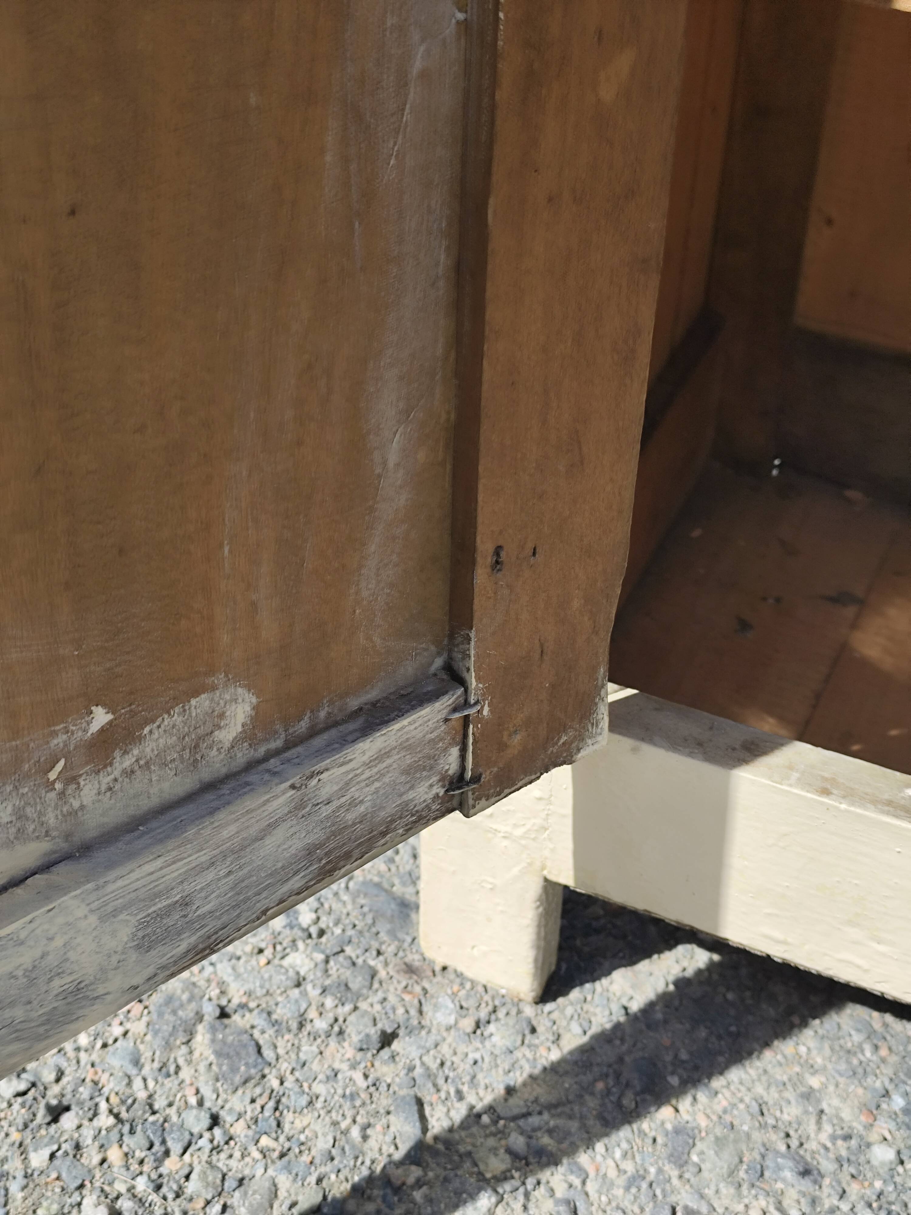 Small Parisian sideboard with one drawer and two doors, white lacquered