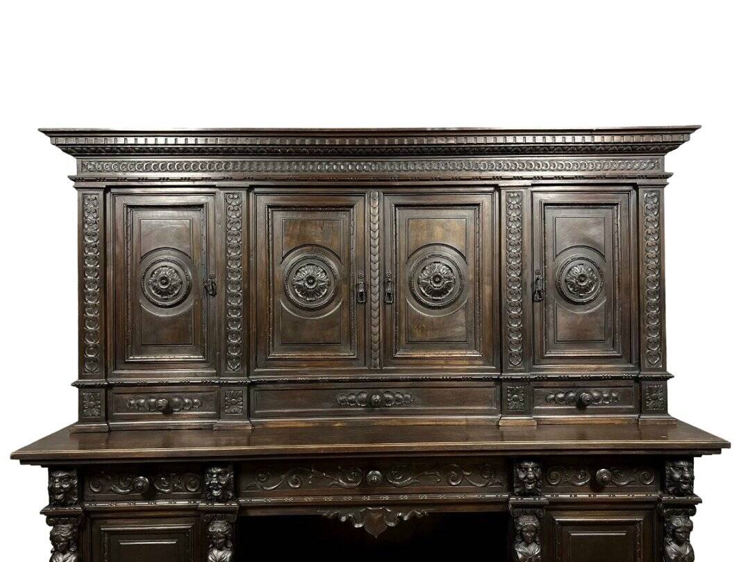 Important Renaissance buffet in solid walnut.