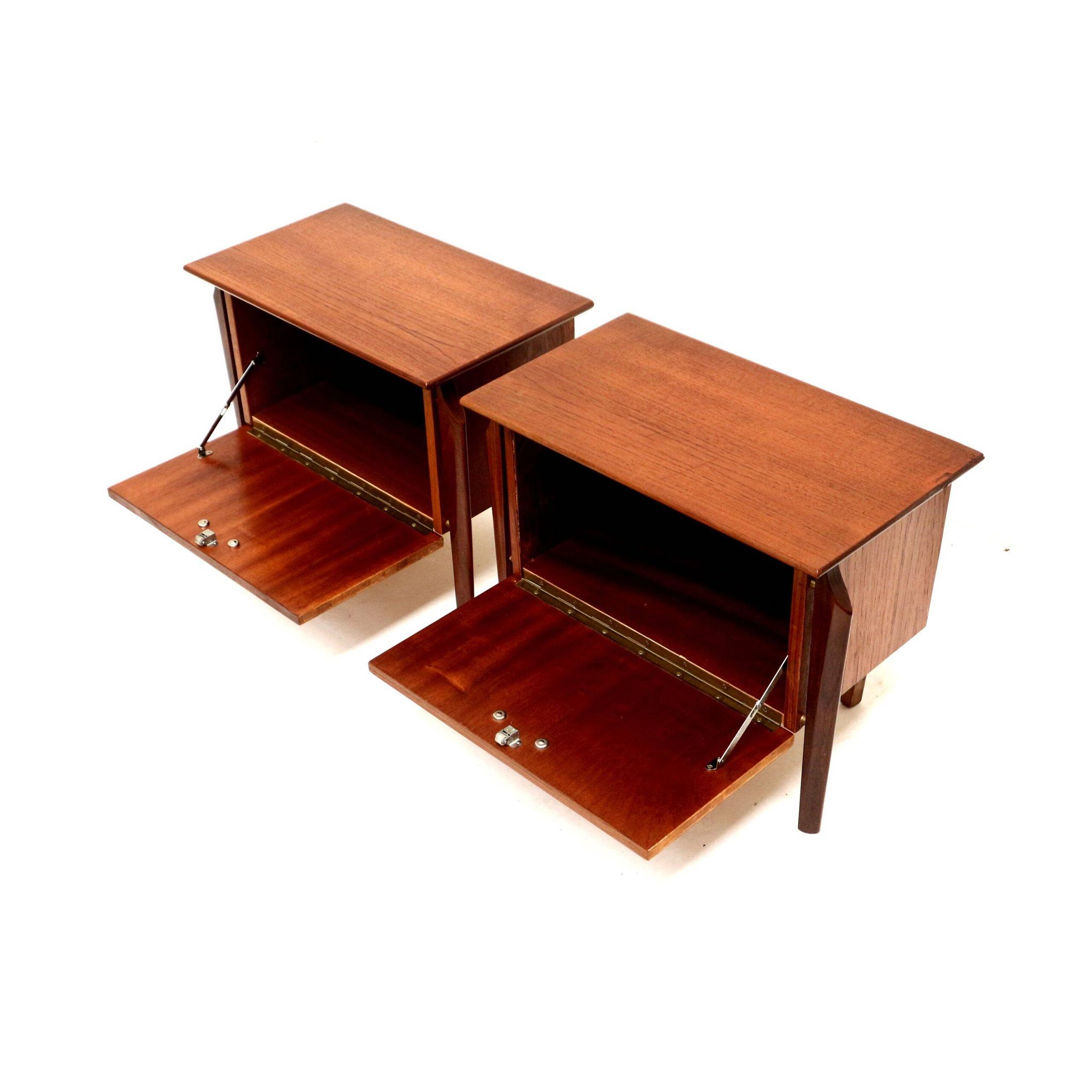 Deux tables de chevet vintage de Louis van Teeffelen pour Wébé des années 1960
