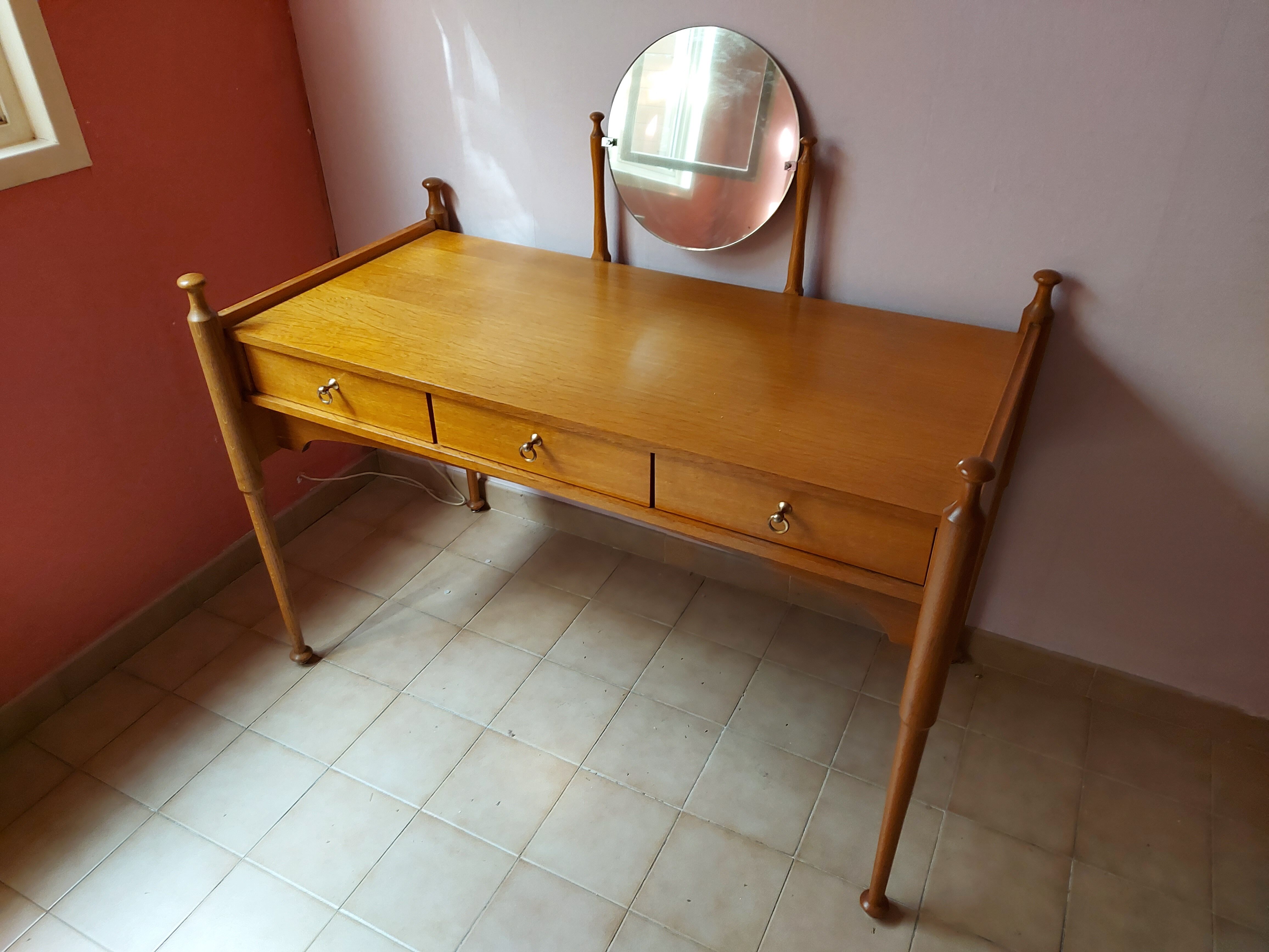 Vintage hairdresser with mirror Gautier