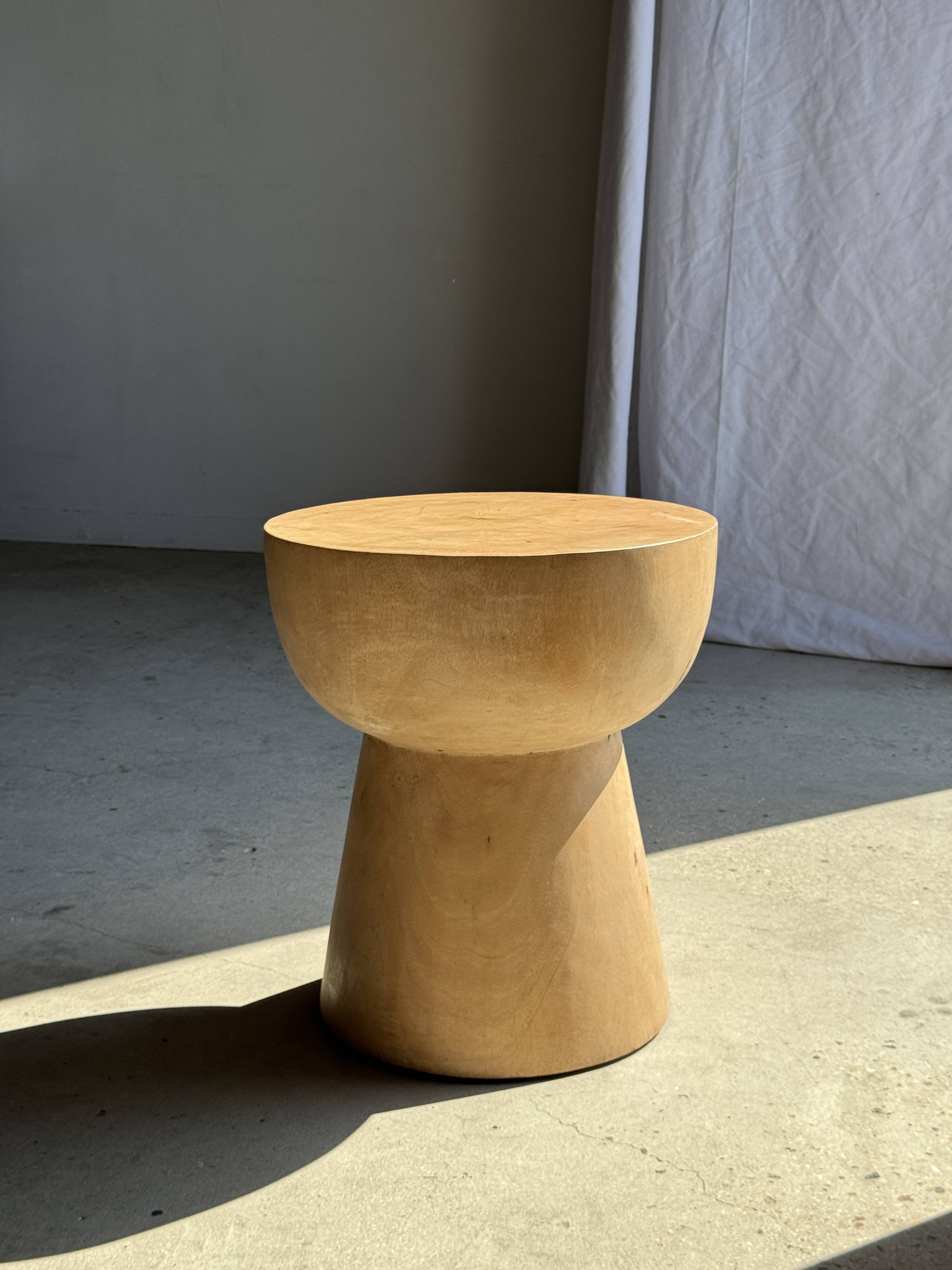 Side table or stool with a semi-spherical top in beige mango wood H50 D45