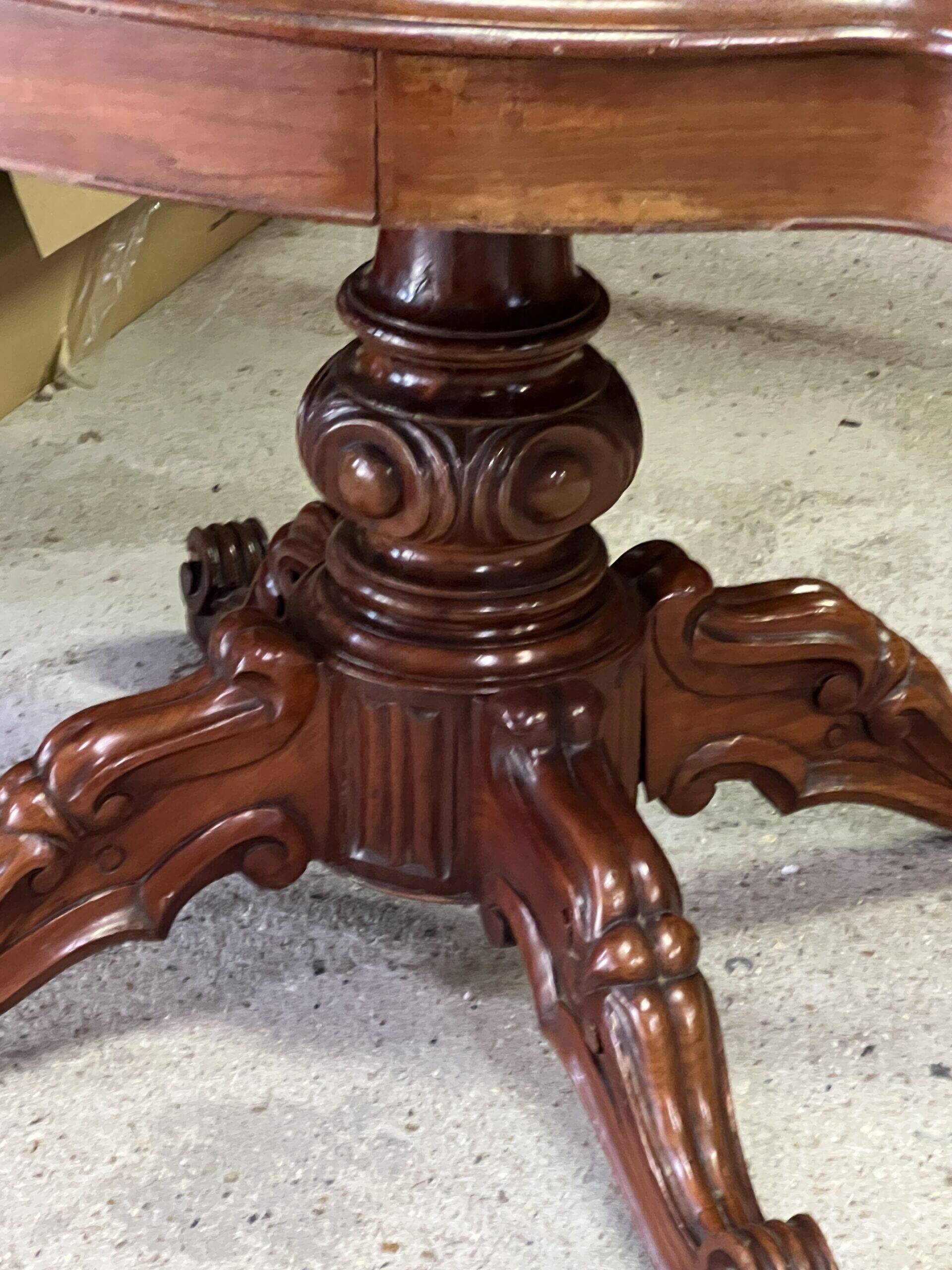 Large Louis Philippe period mahogany fiddle-shaped pedestal table, 19th century