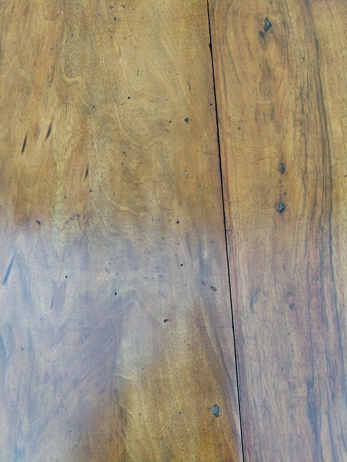 Extending table with 8 legs