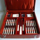 Housewife of Bakelite knives and service cutlery