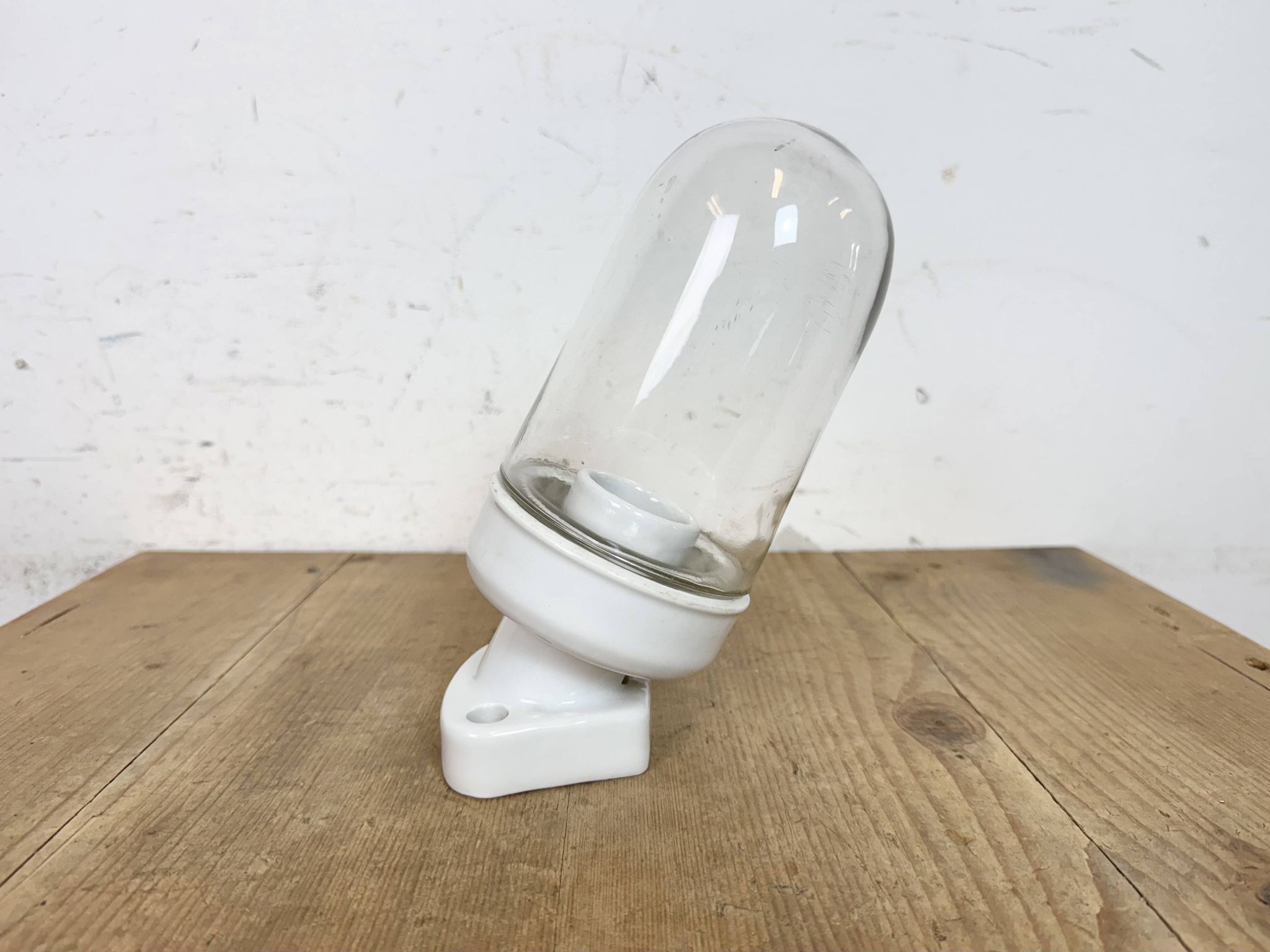 Applique murale vintage en porcelaine blanche avec verre transparent, années 1960