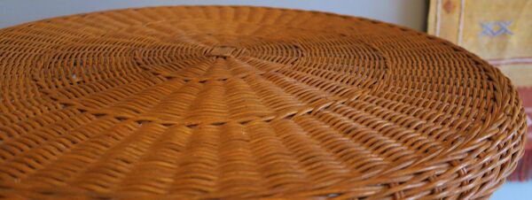 Table basse ou table à vin à deux niveaux en rotin et fer du milieu du siècle, années 1960